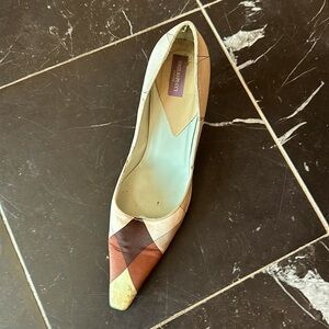 Emilio Pucci pump. Multicolor silk. Inside leather. Size 38(US 71/2) 2 inch heel